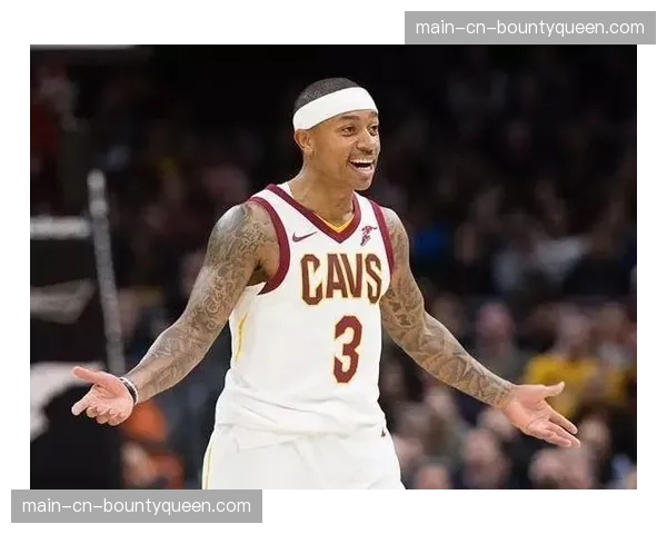 通讯：2025赛季最佳防守球员阿丽莎-托马斯的全能之夜纪实