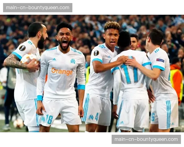 马赛俱乐部举办“足球与社区”主题开放日。